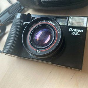 Canon AF35ML 35mm Point & Shoot Film Camera w/ Case Has Power Untested w/ Film